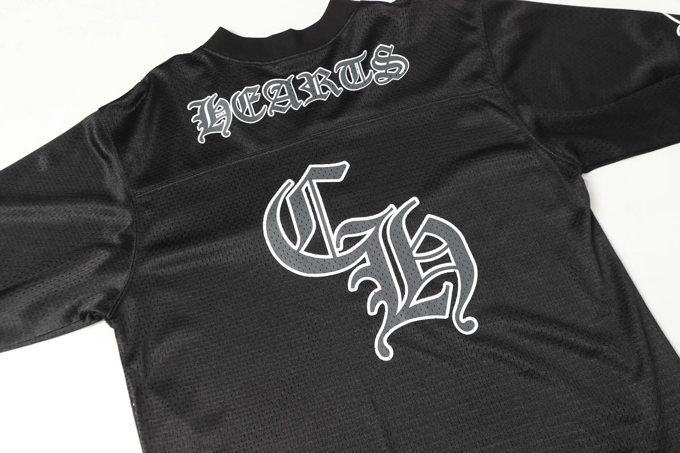 P190 Chrome Hearts CH Chrome Hearts popular Sanskrit printed mesh double-layer ice hockey jersey sports suit. Uses direct injection imported machine printing. All hardware and accessories are milled and customized. Correct configuration. Black 2025 Chrome Hearts authentic packaging. 280 grams of custom-dyed double yarn cotton. Large version. Loose and stylish. Different from lower versions. Slim and long version with upper body and hips. 100% commitment: top quality. Not fast food. The highest version on the market. Top quality - different from ordinary versions on the market. If you care about quality, you should also respect the price. Absolutely 0 after-sales service and 0 return rate so far. It’s hard not to love the style - 280g double yarn cotton custom dyed fabric - Correct high-density main mark, washed tag, hand-sewn